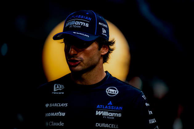 MARINA BAY, SINGAPORE: Carlos Sainz, racing for the Williams Racing team during the 2026 Formula 1 Singapore Grand Prix at the Marina Bay Street Circuit in Marina Bay, Singapore