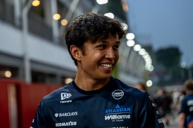 MARINA BAY, SINGAPORE: Alex Albon, racing for the Williams Racing team during the 2026 Formula 1 Singapore Grand Prix at the Marina Bay Street Circuit in Marina Bay, Singapore