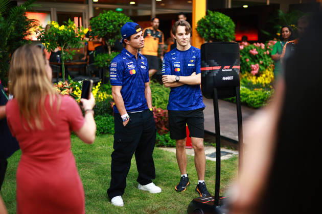 F1 - SINGAPORE GRAND PRIX 2026 NORRIS Lando (gbr), McLaren F1 Team MCL40, PIASTRI Oscar (aus), McLaren F1 Team MCL40, portrait during the 2026 Formula 1 Singapore Grand Prix, 17th round of the 2026 Formula One World Championship, WM, Weltmeisterschaft from October 9 to 11, 2026 on the Marina Bay Street Circuit, in Singapore, Singapore - SingaporeSingapore  Copyright: xDPPIx