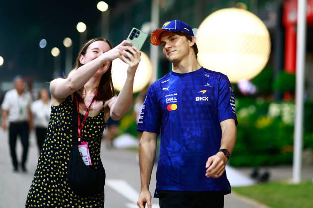 F1 - SINGAPORE GRAND PRIX 2026 PIASTRI Oscar (aus), McLaren F1 Team MCL40, portrait during the 2026 Formula 1 Singapore Grand Prix, 17th round of the 2026 Formula One World Championship, WM, Weltmeisterschaft from October 9 to 11, 2026 on the Marina Bay Street Circuit, in Singapore, Singapore - SingaporeSingapore  Copyright: xDPPIx