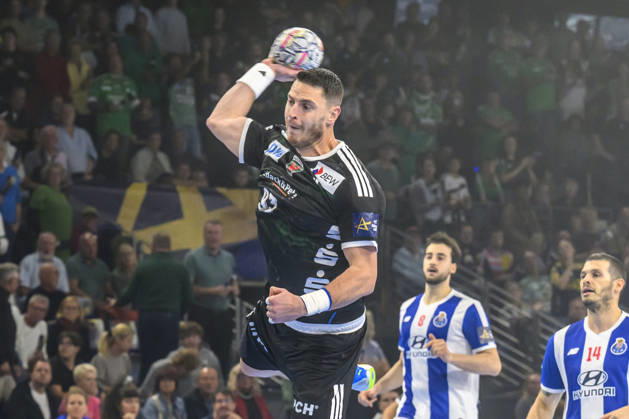 im Bild v.l.: Mijajlo Marsenic (Fuechse Berlin, 93), geht aufs Tor, GER, Berlin, Handball, Füchse Berlin vs FC Porto, EHF Champions League, 3. Spieltag der Gruppe A , in der Max Schmeling Halle, Am Falkplatz 1, 08.10.2026, Copyright: HMBxMedia UwexKoch