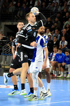08.10.2026, GER Deutschland, Handball, EHF Champions League, 08.10.2026, Saison 2026 2027, Berlin, Fuechse Berlin vs FC Porto Mathias Gidsel ( Fuechse Berlin 19 ), Rui Silva ( FC Porto 14 ) nordphoto GmbH Engler Berlin Max-Schmeling-Halle Berlin Deutschland Copyright: xNordphotox xEnglerx
