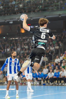 Im Bild: Leo Prantner (Fuechse Berlin, 6), Torschuss 08.10.2026, Fuechse Berlin - FC Porto, EHF Handball Champions League, Saison 2026 27, Max-Schmeling-Halle Copyright: HMBxMedia xPascalxSpanehl