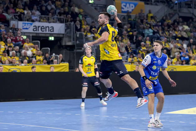 v.li.: Jannik Kohlbacher (RNL, 80), Oskar Joelsson (ThSV, 3), beim Sprungwurf, Wurf, Torwurf, Action, Aktion, Spielszene, 08.10.2026, Mannheim (Deutschland), Handball, Bundesliga, Rhein-Neckar Löwen - ThSV Eisenach