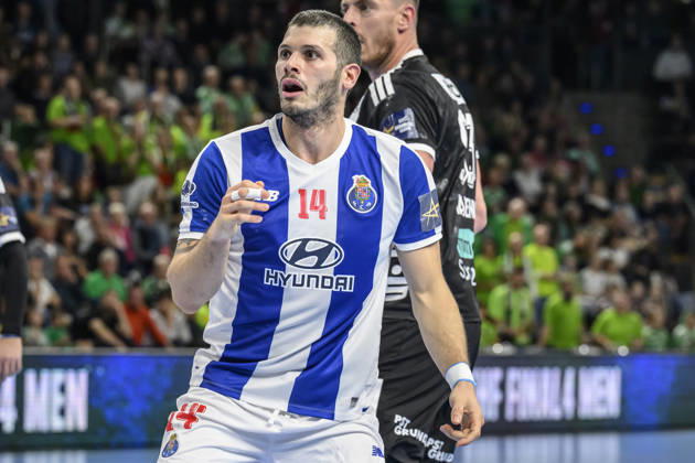 im Bild v.l.: Rui Silva (FC Porto, 14), GER, Berlin, Handball, Füchse Berlin vs FC Porto, EHF Champions League, 3. Spieltag der Gruppe A , in der Max Schmeling Halle, Am Falkplatz 1, 08.10.2026, Copyright: HMBxMedia UwexKoch