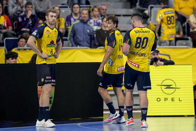 v.li.: Tim Nothdurft (RNL, 8), Gino Steenaerts (RNL, 14), Jannik Kohlbacher (RNL, 80), Spieler der Rhein-Neckar-Löwen, enttäuscht schauend, Enttäuschung, Frustration, disappointed, pessimistisch, Aktion, Action, Spielszene, 08.10.2026, Mannheim (Deutschland), Handball, Bundesliga, Rhein-Neckar Löwen - ThSV Eisenach