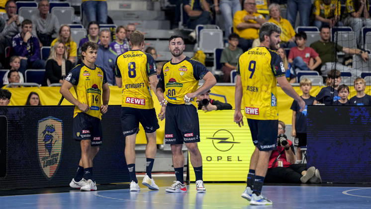 v.li.: Gino Steenaerts (RNL, 14), Tim Nothdurft (RNL, 8), Jannik Kohlbacher (RNL, 80), Jacob Arenth Lassen (RNL, 9), Spieler der Rhein-Neckar-Löwen, enttäuscht schauend, Enttäuschung, Frustration, disappointed, pessimistisch, Aktion, Action, Spielszene, 08.10.2026, Mannheim (Deutschland), Handball, Bundesliga, Rhein-Neckar Löwen - ThSV Eisenach