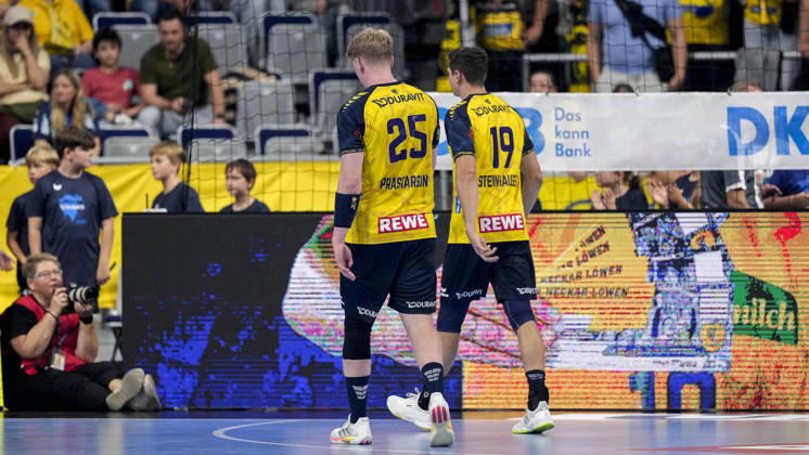v.li.: Haukur Thrastarson (RNL, 25), Marius Steinhauser (RNL, 19), Spieler der Rhein-Neckar-Löwen, enttäuscht schauend, Enttäuschung, Frustration, disappointed, pessimistisch, Aktion, Action, Spielszene, 08.10.2026, Mannheim (Deutschland), Handball, Bundesliga, Rhein-Neckar Löwen - ThSV Eisenach