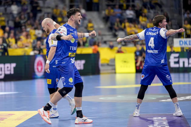 v.li.: Peter Walz (ThSV, 14), Justin Kurch (ThSV, 52), Elias Scholtes (ThSV, 4), Spieler vom ThSV Eisenach, Jubel, jubeln, jubelt, celebration, Freude, freuen, freut sich, zuversichtlich, optimistisch, positiv, Aktion, Action, Spielszene, 08.10.2026, Mannheim (Deutschland), Handball, Bundesliga, Rhein-Neckar Löwen - ThSV Eisenach