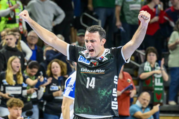 im Bild v.l.: Aitor Arino (Fuechse Berlin, 14), Tor, Treffer, Jubel, Torjubel, Freude, Begeisterung, feiert, GER, Berlin, Handball, Füchse Berlin vs FC Porto, EHF Champions League, 3. Spieltag der Gruppe A , in der Max Schmeling Halle, Am Falkplatz 1, 08.10.2026, Copyright: HMBxMedia UwexKoch