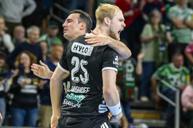 im Bild v.l.: Aitor Arino (Fuechse Berlin, 14), Matthes Langhoff (Fuechse Berlin, 25), Tor, Treffer, Jubel, Torjubel, Freude, Begeisterung, feiert, GER, Berlin, Handball, Füchse Berlin vs FC Porto, EHF Champions League, 3. Spieltag der Gruppe A , in der Max Schmeling Halle, Am Falkplatz 1, 08.10.2026, Copyright: HMBxMedia UwexKoch
