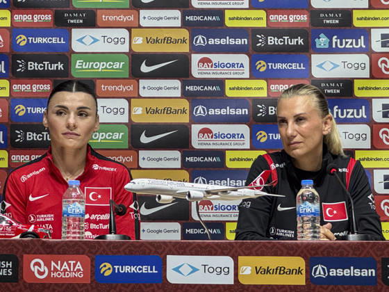 Ahead of Turkiye v Slovenia - 2027 FIFA Women s World Cup European Qualifiers ISTANBUL, TURKIYE - OCTOBER 08 : Turkish Women s National Football Team head coach Necla Gungor Kiragasi (C) and team captain Selda Akgoz (L) speak during a press conference, PK, Pressekonferenz held at Pendik Stadium ahead of the 2027 FIFA Women s World Cup European Qualifiers play-off first leg match against Slovenia, in Istanbul, Turkiye on October 08, 2026. Fatma Nur Arslan Anadolu Istanbul Turkey. Editorial use only. Please get in touch for any other usage.  Copyright: x2026xAnadoluxFatmaxNurxArslanx