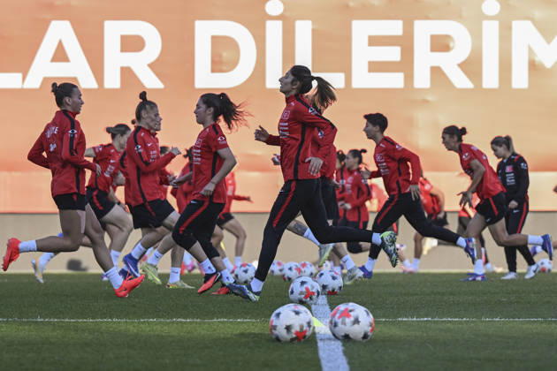 Turkiye Women s National Football Team complete preparations for Slovenia match ISTANBUL, TURKIYE - OCTOBER 08 : Players of the Turkish Women s National Football Team attend a training session ahead of the 2027 FIFA Women s World Cup European Qualifiers play-off first leg match against Slovenia, at Pendik Stadium in Istanbul, Turkiye on October 08, 2026. Fatma Nur Arslan Anadolu Istanbul Turkey. Editorial use only. Please get in touch for any other usage.  Copyright: x2026xAnadoluxFatmaxNurxArslanx