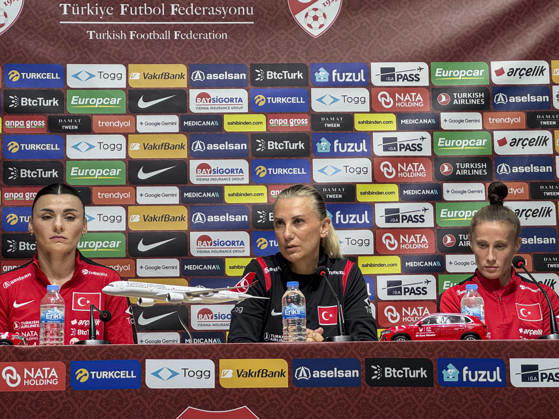 Ahead of Turkiye v Slovenia - 2027 FIFA Women s World Cup European Qualifiers ISTANBUL, TURKIYE - OCTOBER 08 : Turkish Women s National Football Team head coach Necla Gungor Kiragasi (C), team captains Selda Akgoz (L) and Ebru Topcu (R) speak during a press conference, PK, Pressekonferenz held at Pendik Stadium ahead of the 2027 FIFA Women s World Cup European Qualifiers play-off first leg match against Slovenia, in Istanbul, Turkiye on October 08, 2026. Fatma Nur Arslan Anadolu Istanbul Turkey. Editorial use only. Please get in touch for any other usage.  Copyright: x2026xAnadoluxFatmaxNurxArslanx
