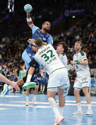 2026.10.08 Deutschland, Stuttgart Handball TVB Stuttgart vs. HSG Wetzlar, v.l. Philipp Ahouansou (TVB),, Nikolaj Laeso, Marti Soler (Wetzlar)