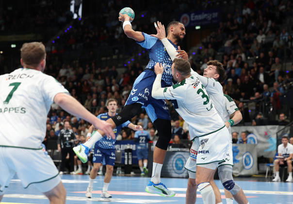 2026.10.08 Deutschland, Stuttgart Handball TVB Stuttgart vs. HSG Wetzlar, v.l. Philipp Ahouansou (TVB),, Nikolaj Laeso, Marti Soler (Wetzlar)
