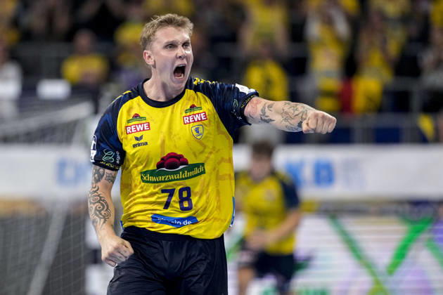 Edwin Aspenbäck (RNL, 78), Spieler der Rhein-Neckar-Löwen, jubelt über ein Tor, Jubel, jubeln, Torjubel, Torerfolg, celebrate the goal, goal, celebration, jubelt ueber das Tor, Freuen, Freude, freut sich, optimistisch, positiv, Spielszene, Highlight, Einzelbild, Einzelfoto, Aktion, Action, 08.10.2026, Mannheim (Deutschland), Handball, Bundesliga, Rhein-Neckar Löwen - ThSV Eisenach