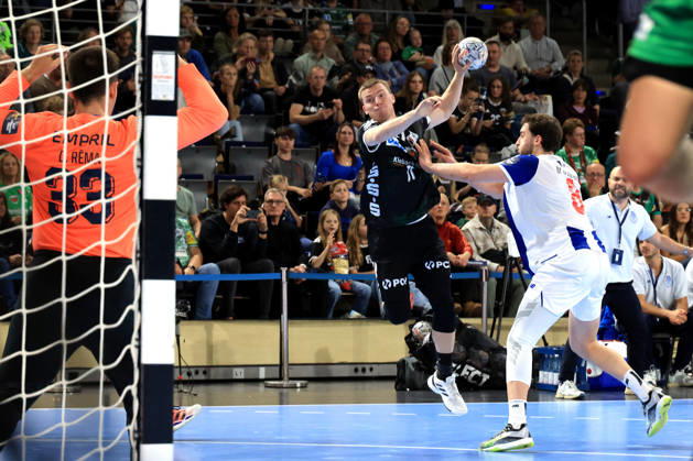 08.10.2026, GER Deutschland, Handball, EHF Champions League, 08.10.2026, Saison 2026 2027, Berlin, Fuechse Berlin vs FC Porto Nils Lichtlein ( Fuechse Berlin 17 ), MIGUEL OLIVEIRA ( FC Porto 8 ) nordphoto GmbH Engler Berlin Max-Schmeling-Halle Berlin Deutschland Copyright: xNordphotox xEnglerx
