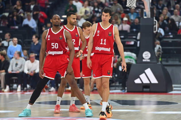 v.li:Austin WILEY (FCB), Johannes THIEMANN (FCB), VLADIMIR LUCIC (FCB), Enttaeuschung,Frust,enttaeuscht, frustriert,niedergeschlagen, Basketball Euro League,Saison 2026 2027, FC Bayern Muenchen - Virtus Bologna am 08.10.2026 , S A P G A R D EN