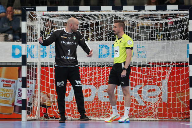 Bart Ravensbergen (HSG Wetzlar, 1) in Diskussion mit dem Schiedsrichter GER, TVB Stuttgart vs. HSG Wetzlar, Handball, Opel Handball-Bundesliga, 8. Spieltag, Spielzeit 2026 2027, 08.10.2026 GER, TVB Stuttgart vs. HSG Wetzlar, Handball, Opel Handball-Bundesliga, 8. Spieltag, Spielzeit 2026 2027, 08.10.2026 Stuttgart Copyright: xEibner-Pressefoto SoerenxHerwegx EP_SHG