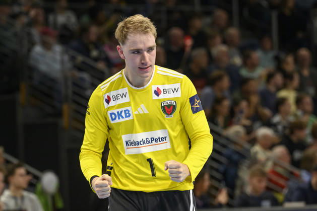 im Bild v.l.: Lasse Ludwig (Fuechse Berlin, 01), Tor, Treffer, Jubel, Torjubel, Freude, Begeisterung, feiert, GER, Berlin, Handball, Füchse Berlin vs FC Porto, EHF Champions League, 3. Spieltag der Gruppe A , in der Max Schmeling Halle, Am Falkplatz 1, 08.10.2026, Copyright: HMBxMedia UwexKoch
