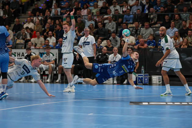 Simone Mengon (TVB Stuttgart, 15) beim Wurf GER, TVB Stuttgart vs. HSG Wetzlar, Handball, Opel Handball-Bundesliga, 8. Spieltag, Spielzeit 2026 2027, 08.10.2026 GER, TVB Stuttgart vs. HSG Wetzlar, Handball, Opel Handball-Bundesliga, 8. Spieltag, Spielzeit 2026 2027, 08.10.2026 Stuttgart Copyright: xEibner-Pressefoto SoerenxHerwegx EP_SHG