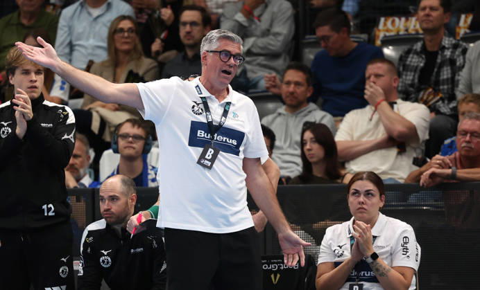 2026.10.08 Deutschland, Stuttgart Handball TVB Stuttgart vs. HSG Wetzlar, Trainer Runar Sigtryggsson (Wetzlar)