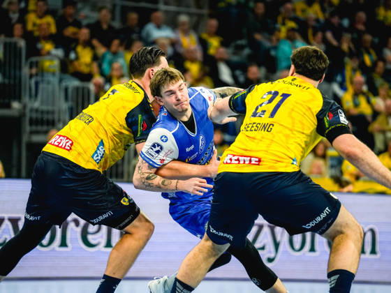 08.10.2026, xwppx, Handball Opel HBL, Rhein-Neckar Loewen - ThSV Eisenach v.l. Elias Scholtes (ThSV Eisenach), Aron Seesing (Rhein-Neckar Löwen)