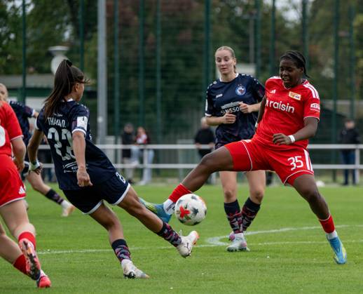 Fußball, Frauen, Testspiel, Saison 2026 2027, 1. FC Union Berlin - 1. FFC Turbine Potsdam, v. l. Mariko Kubo (Turbine Potsdam), Lea Aseko (1. Frauen 1. FC Union), 08.10.2026, Copyright: xMatthiasxKochx