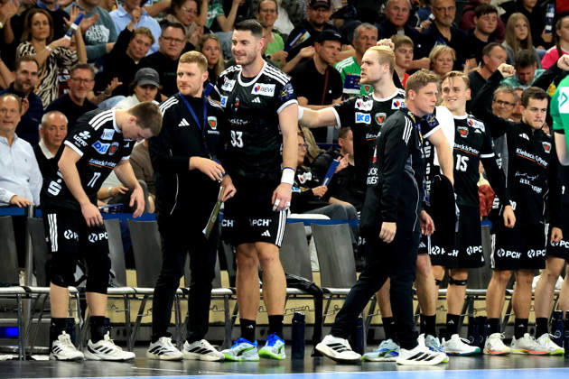 08.10.2026, GER Deutschland, Handball, EHF Champions League, 08.10.2026, Saison 2026 2027, Berlin, Fuechse Berlin vs FC Porto Cheftrainer Nicolej Krickau ( Fuechse Berlin ), Fuechse-Spielerbank nordphoto GmbH Engler Berlin Max-Schmeling-Halle Berlin Deutschland Copyright: xNordphotox xEnglerx