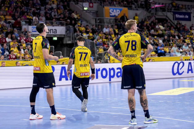 v.li.: Robert Timmermeister (RNL, 7), Dani Baijens (RNL, 77), Edwin Aspenbäck (RNL, 78), Spieler der Rhein-Neckar-Löwen, enttäuscht schauend, Enttäuschung, Frustration, disappointed, pessimistisch, Aktion, Action, Spielszene, 08.10.2026, Mannheim (Deutschland), Handball, Bundesliga, Rhein-Neckar Löwen - ThSV Eisenach