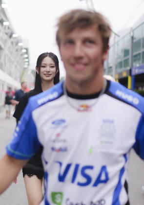 October 8, 2026, Singapore, Kaohsiung City, Singapore: LIAM LAWSON of Oracle Red Bull Racing playfully takes the hand of TZUYU (CHOU TZU-YU), Taiwanese member of K-pop girl group TWICE, before walking away, making her burst into laughter during her visit to the Williams Racing paddock ahead of the 2026 Formula 1 Singapore Grand Prix at Marina Bay Street Circuit Singapore Singapore - ZUMAh201 20261008_zsp_h201_030 Copyright: xYichinxHoux