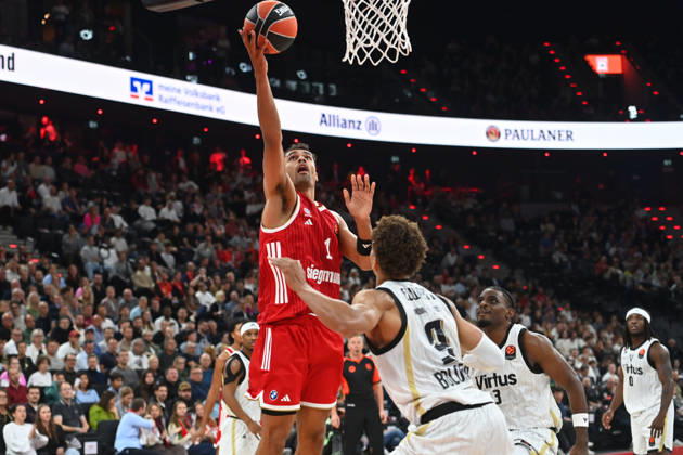 Oscar DA SILVA (FCB), Aktion,Zweikampf gegen Kessler EDWARDS (Bologna). Basketball Euro League,Saison 2026 2027, FC Bayern Muenchen - Virtus Bologna am 08.10.2026 , S A P G A R D EN
