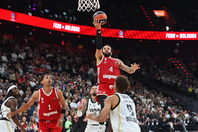 Duane WASHINGTON JR. (FCB), Aktion,Zweikampf gegen Kessler EDWARDS (Bologna). Basketball Euro League,Saison 2026 2027, FC Bayern Muenchen - Virtus Bologna am 08.10.2026 , S A P G A R D EN