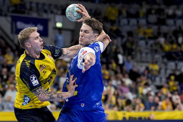 v.li.: Edwin Aspenbäck (RNL, 78), Oskar Joelsson (ThSV, 3), Zweikampf, Spielszene, Duell, duel, tackle, tackling, Dynamik, Action, Aktion, 08.10.2026, Mannheim (Deutschland), Handball, Bundesliga, Rhein-Neckar Löwen - ThSV Eisenach