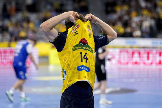 Gino Steenaerts (RNL, 14), Spieler der Rhein-Neckar-Löwen, Einzelbild, Einzelfoto, Aktion, Action, enttäuscht über die Niederlage, Enttäuschung nach dem Schlusspfiff, Highlight, Verlierer, verloren, Frustration, disappointed, pessimistisch, 08.10.2026, Mannheim (Deutschland), Handball, Bundesliga, Rhein-Neckar Löwen - ThSV Eisenach