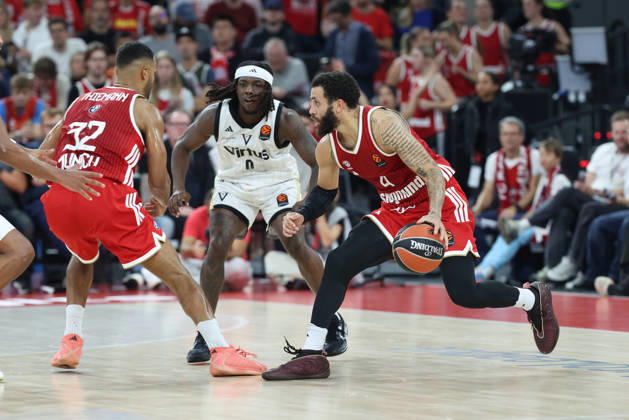 Duane Washington Jr. (FC Bayern Basketball, 04) mit Ball mit Rasheed Bello (Virtus Bologna, 00) und Johannes Thiemann (FC Bayern Basketball, 32), GER, FC Bayern Basketball vs. Virtus Bologna, Basketball, Euroleague, 4. Spieltag, Saison 2026 2027, 08.10.2026, GER, FC Bayern Basketball vs. Virtus Bologna, Basketball, Euroleague, 4. Spieltag, Saison 2026 2027, 08.10.2026 Muenchen Copyright: xEibner-Pressefoto JennixMaulx EP_JML