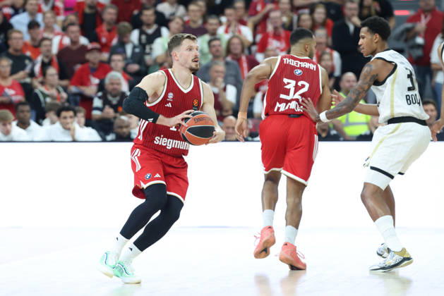 Andreas Obst (FC Bayern Basketball, 13) mit Ball mit Bo Klintman (Virtus Bologna, 34) und Johannes Thiemann (FC Bayern Basketball, 32), GER, FC Bayern Basketball vs. Virtus Bologna, Basketball, Euroleague, 4. Spieltag, Saison 2026 2027, 08.10.2026, GER, FC Bayern Basketball vs. Virtus Bologna, Basketball, Euroleague, 4. Spieltag, Saison 2026 2027, 08.10.2026 Muenchen Copyright: xEibner-Pressefoto JennixMaulx EP_JML