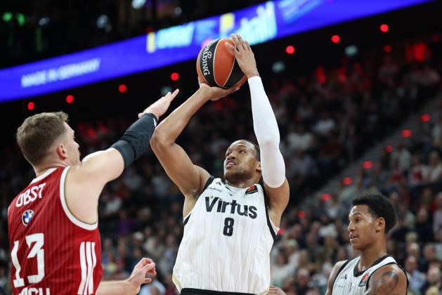 Wendell Moore (Virtus Bologna, 08) mit Andreas Obst (FC Bayern Basketball, 13), GER, FC Bayern Basketball vs. Virtus Bologna, Basketball, Euroleague, 4. Spieltag, Saison 2026 2027, 08.10.2026, GER, FC Bayern Basketball vs. Virtus Bologna, Basketball, Euroleague, 4. Spieltag, Saison 2026 2027, 08.10.2026 Muenchen Copyright: xEibner-Pressefoto JennixMaulx EP_JML