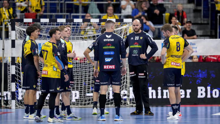 Spieler der Rhein-Neckar-Löwen, enttäuscht über die Niederlage, Enttäuschung nach dem Schlusspfiff, Highlight, Verlierer, verloren, Frustration, disappointed, pessimistisch, 08.10.2026, Mannheim (Deutschland), Handball, Bundesliga, Rhein-Neckar Löwen - ThSV Eisenach