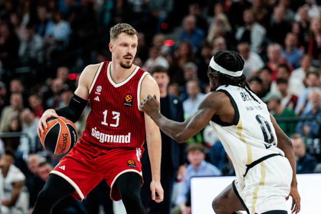 MUNICH, GERMANY - OCTOBER 08: Andreas Andi Obst (FC Bayern Muenchen, 13) controls the ball against Rasheed Bello (Virtus Bologna, 0) during the Turkish Airlines EuroLeague match between FC Bayern Muenchen vs. Virtus Bologna at SAP Garden on round 4 of Turkish Airlines EuroLeague on October 08, 2026 in Munich, Germany. Bavaria Germany Copyright: xSteffiexWunderlx
