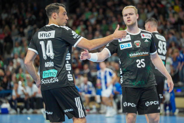 Im Bild: Jubel, Matthes Langhoff (Fuechse Berlin, 25), Aitor Arino (Fuechse Berlin, 14) 08.10.2026, Fuechse Berlin - FC Porto, EHF Handball Champions League, Saison 2026 27, Max-Schmeling-Halle Copyright: HMBxMedia xPascalxSpanehl