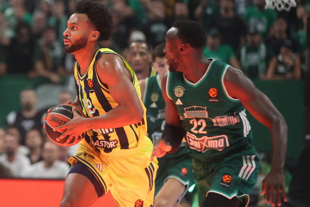 Panatinaikos AKTOR v Fenerbahce Tarfin - EuroLeague ATHENS, GREECE - OCTOBER 08 : Fenerbahce Tarfin s Braxton Key (L) competes for the ball against Panathinaikos AKTOR s Guerxchon Yabusele during the fourth-week EuroLeague basketball match between Panathinaikos AKTOR and Fenerbahce Tarfin at OAKA Sports Hall in Athens, Greece on October 08, 2026. Ayhan Mehmet Anadolu Athens Greece. Editorial use only. Please get in touch for any other usage.  Copyright: x2026xAnadoluxAyhanxMehmetx