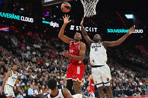 Austin WILEY (FCB), Aktion,Zweikampf gegen Aliou Diarra (Bologna). Basketball Euro League,Saison 2026 2027, FC Bayern Muenchen - Virtus Bologna am 08.10.2026 , S A P G A R D EN