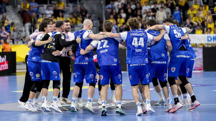 Spieler vom ThSV Eisenach, Jubel nach dem Schlusspfiff, Freude über den Sieg, Sieger, Gewinner, jubelt, jubeln, fröhlich, positiv, freut sich, freuen, optimistisch, Highlight, Action, Aktion, tanzen im Kreis, Teamkreis, Mannschaftskreis, 08.10.2026, Mannheim (Deutschland), Handball, Bundesliga, Rhein-Neckar Löwen - ThSV Eisenach