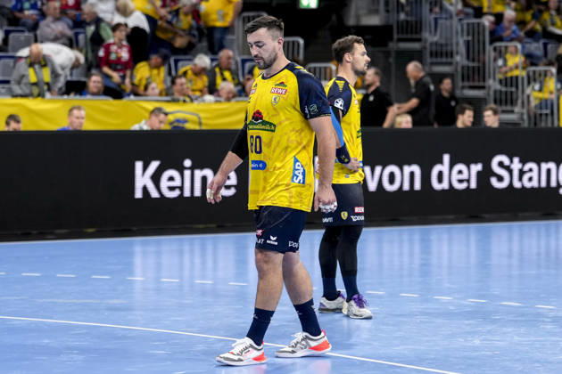 v.li.: Jannik Kohlbacher (RNL, 80), Dani Baijens (RNL, 77), Spieler der Rhein-Neckar-Löwen, enttäuscht über die Niederlage, Enttäuschung nach dem Schlusspfiff, Highlight, Verlierer, verloren, Frustration, disappointed, pessimistisch, 08.10.2026, Mannheim (Deutschland), Handball, Bundesliga, Rhein-Neckar Löwen - ThSV Eisenach