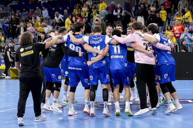 Spieler vom ThSV Eisenach, Jubel nach dem Schlusspfiff, Freude über den Sieg, Sieger, Gewinner, jubelt, jubeln, fröhlich, positiv, freut sich, freuen, optimistisch, Highlight, Action, Aktion, tanzen im Kreis, Teamkreis, Mannschaftskreis, 08.10.2026, Mannheim (Deutschland), Handball, Bundesliga, Rhein-Neckar Löwen - ThSV Eisenach