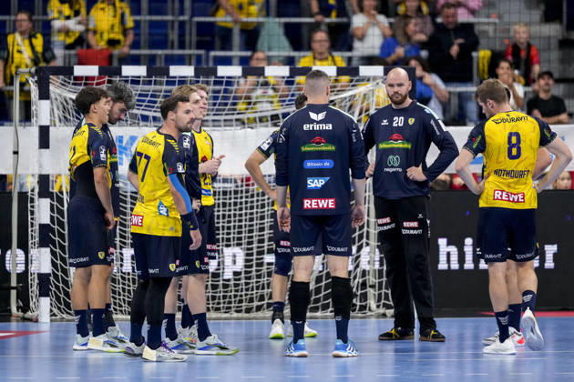 Spieler der Rhein-Neckar-Löwen, enttäuscht über die Niederlage, Enttäuschung nach dem Schlusspfiff, Highlight, Verlierer, verloren, Frustration, disappointed, pessimistisch, 08.10.2026, Mannheim (Deutschland), Handball, Bundesliga, Rhein-Neckar Löwen - ThSV Eisenach