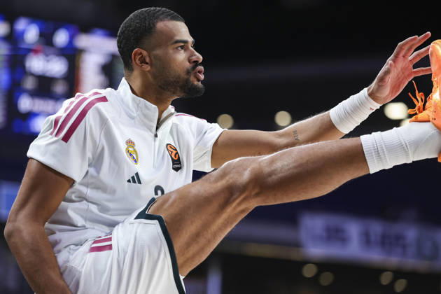 October 8, 2026, Madrid, Madrid, Spain: Timothe Luwawu-Cabarr Ot of Real Madrid warms up during the Euroleague Basketball Regular Season Round 4 game between Real Madrid v Partizan Mozzart Bet Belgrade at Movistar Arena on October 08, 2026 in Madrid, Spain. Real Madrid V Partizan Mozzart Bet Belgrade - Euroleague 2025 2026 - ZUMAa181 20261008_zaa_a181_217 Copyright: xIrinaxR.xHipolitox