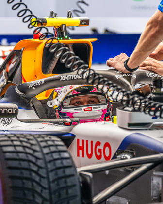 FORMULE 1 : Grand Prix de Singapour - 08 10 2026 30 Liam Lawson (NZL) Oracle Red Bull Racing (AUT) Red Bull RB22 RBPT-Ford, during the Formula 1 Singapore Grand Prix at the Marina Bay Street Circuit, Round 18 of the 2026 FIA Formula 1 World Championship, WM, Weltmeisterschaft 9-11 October 2026, Singapore (SGP). SINGAPORESingapore  Copyright: xIANxBUNDEYx xMPSxAGENCYx x